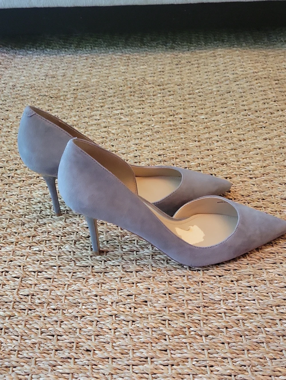 White House Black Market Ella Ash Gray Leather Pumps Pointed Toe Size 6